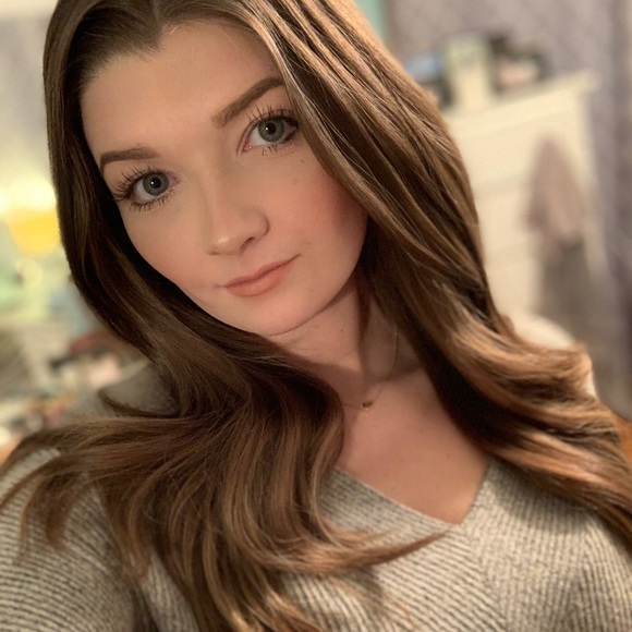 Meet your Posher, Cassie - Picture 3 of 4